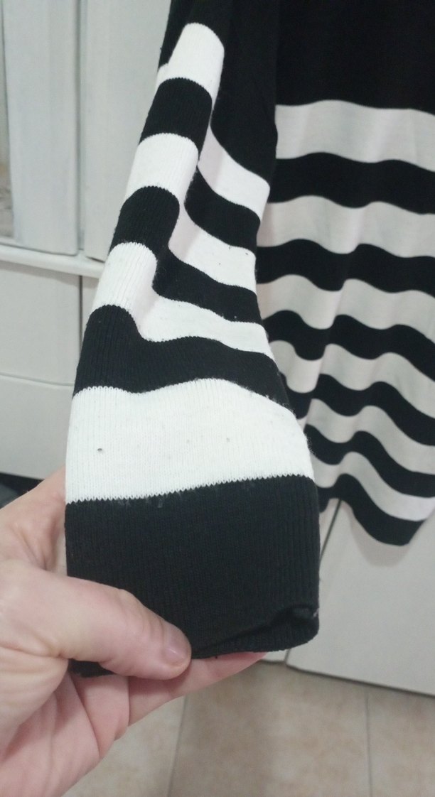 Uzun Kollu Siyah-Beyaz Çizgili Triko Kazak - Görsel 3