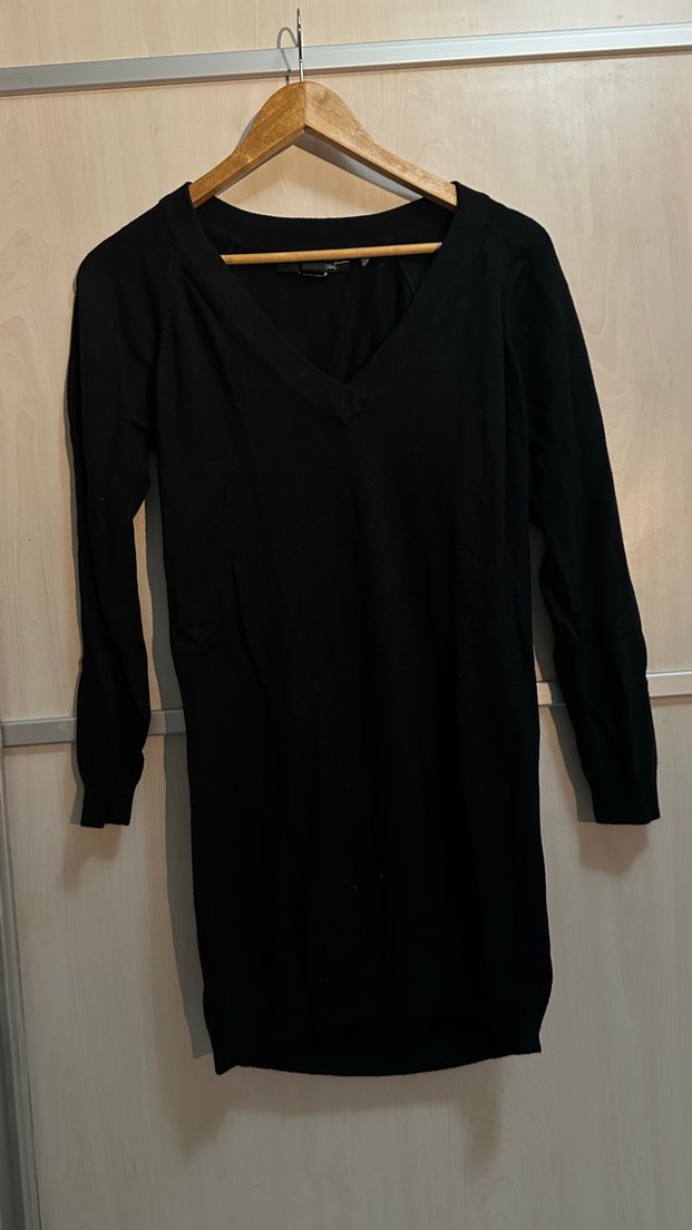 Siyah V Yakalı Kadın Triko mango - Görsel 4