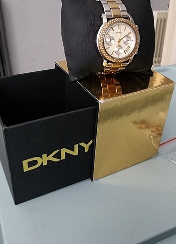  Beden Orjinal DKNY Bayan saati model numarasi yaziyor resimlerde
