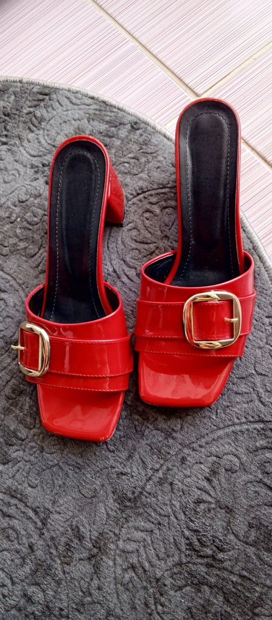 Kırmızı rugan topuklu terlik - Görsel 2