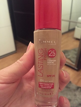 Rimmel london lasting finish fondoten