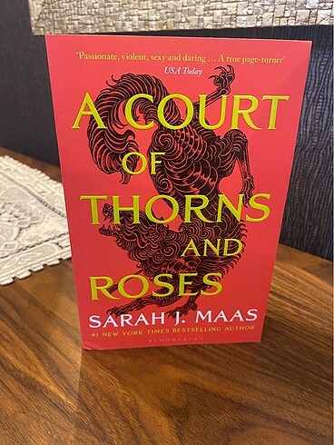 A Court of Thorns and Roses - Sarah J. Maas