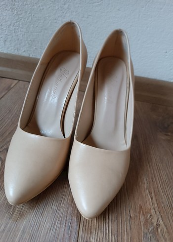 Bej Minimalist Stiletto Topuklu Kadın Ayakkabı