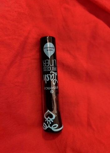  Beden Essence lash PRINCESS LİNER siyah su geçirmez
