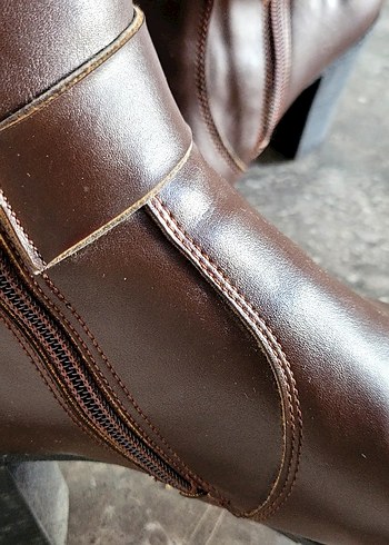 40 Beden Stradivarius Kemer Detaylı Kahverengi Deri Kadın Bot