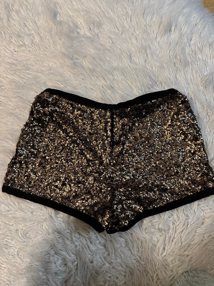 Mango Parlak Pul Payetli  Altın Mini Şort - Görsel 4
