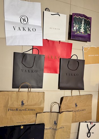 Markalı Kahverengi ve Siyah Kağıt Alışveriş Çantaları - Görsel 2