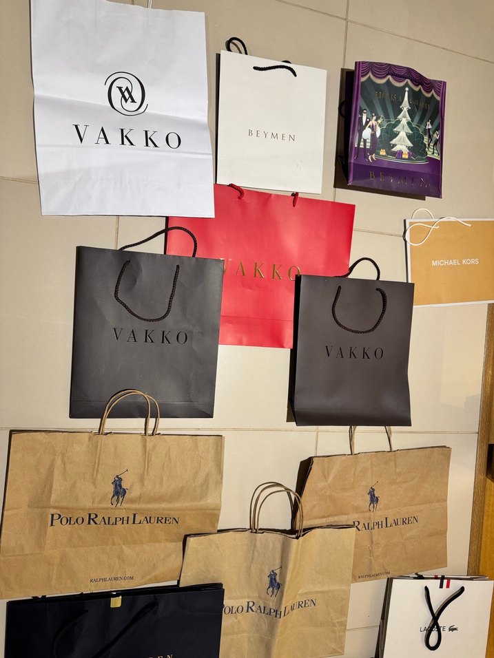 Markalı Kahverengi ve Siyah Kağıt Alışveriş Çantaları - Görsel 2