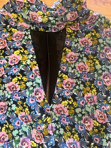 Bershka çiçekli elbise