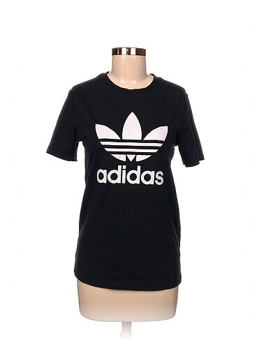 Adidas T-shirt %70 İndirimli.