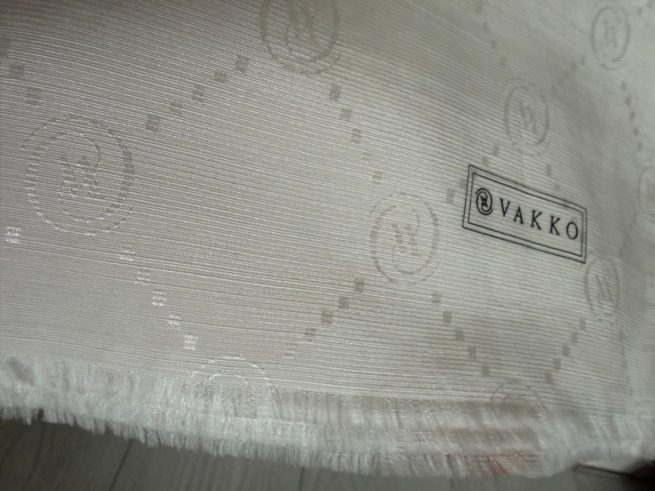 Vakko Beyaz Parlak Kadın Şal - Görsel 3