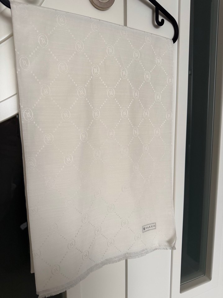 Vakko Beyaz Parlak Kadın Şal - Görsel 2