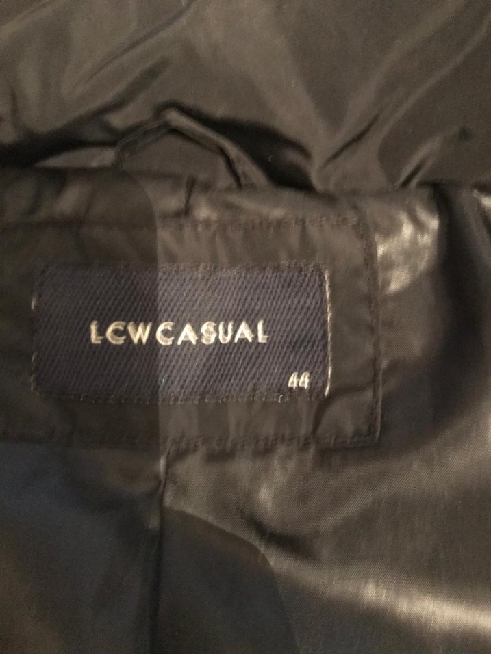 Kadın Siyah Kapüşonlu Kışlık Mont - Görsel 4