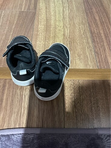 23 Beden Adidas kız çocuk ayakkabı