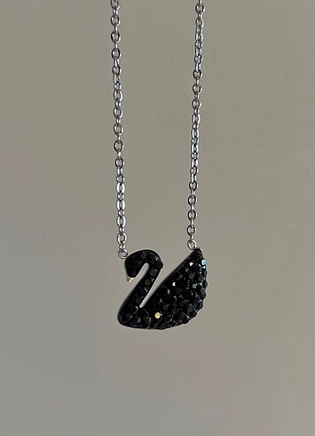 swarovski model kuğu kolye