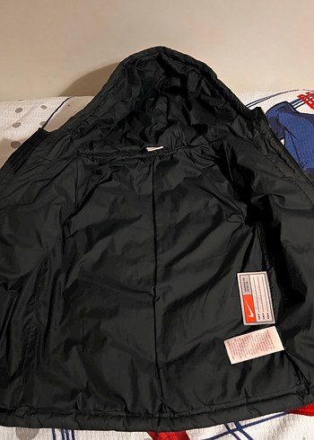 9 Yaş Beden Nike Siyah Kapüşonlu Erkek Çocuk Mont