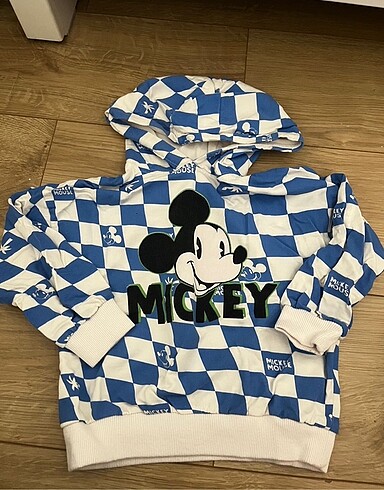 Zara mickey sweat