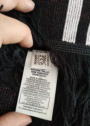 Adidas Orijinalden fatografta belirtilmiştir