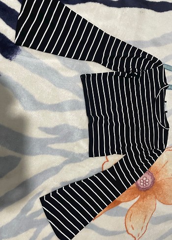 Kadın Siyah Çizgili Uzun Kollu Crop Top - Görsel 4