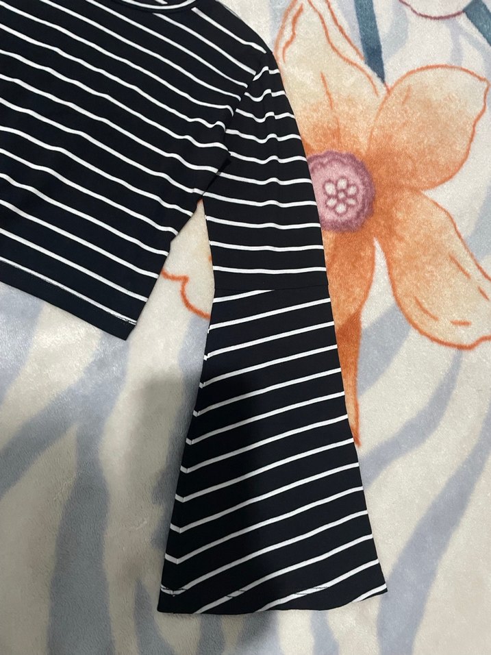 Kadın Siyah Çizgili Uzun Kollu Crop Top - Görsel 2