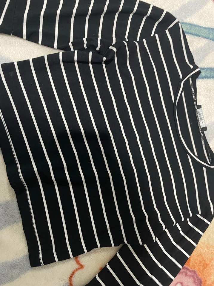 Kadın Siyah Çizgili Uzun Kollu Crop Top - Görsel 3