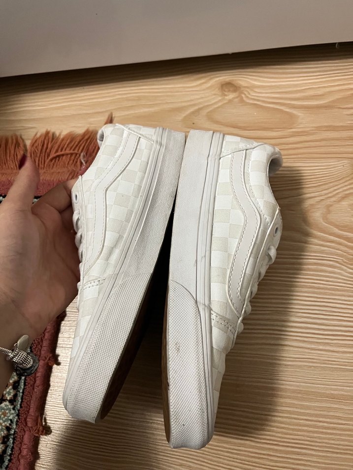 Beyaz Kareli Minimalist Kadın Spor Ayakkabı - Görsel 4