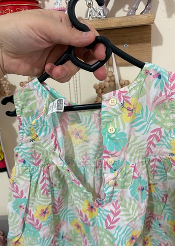 Çiçek Desenli Kolsuz Kız Elbisesi - Görsel 2