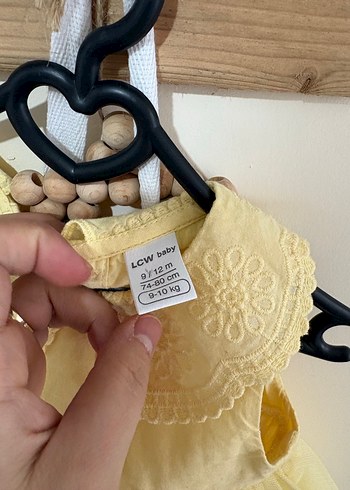 Sarı Nakışlı Fırfırlı Kız Elbisesi - Görsel 2