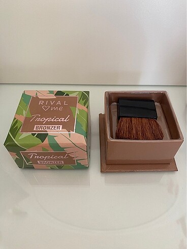 Beden Rival Loves Me 02 No Honolulu Bronzer