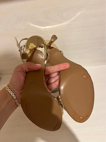 37 Beden Gold Topuklu Ayakkabı