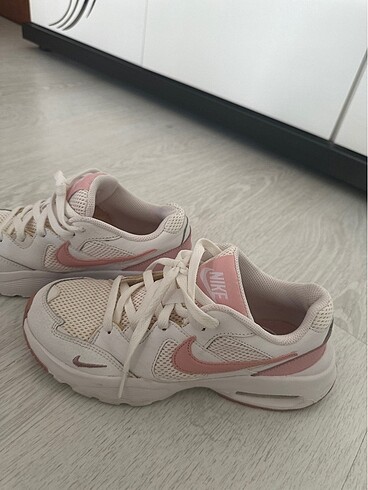 Nike Beyaz Pembe Spor Ayakkabı 36,5 Numara