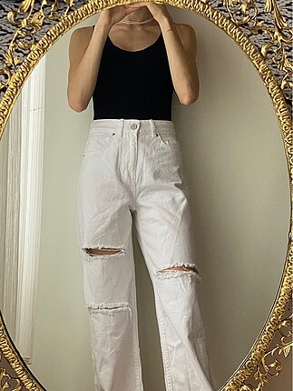 Beyaz yırtık detaylı wide leg jean