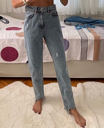 Paçası yırtıklı mom jean