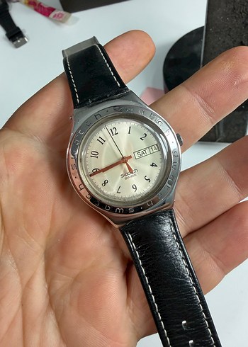 Swatch Orjinal Swatch Siyah Deri Kayisli Analog Saat