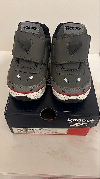 22 Beden Reebok bebe ayakkabısı orjinaldir
