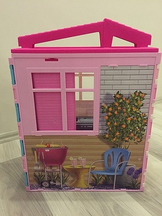 Barbie evi portatif evi