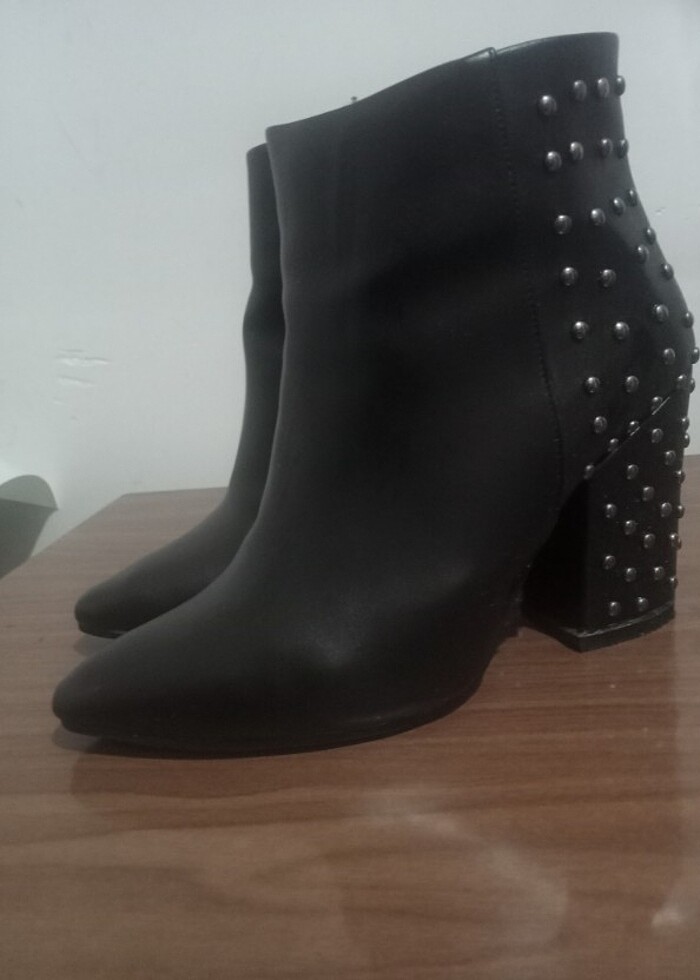 Zımbalı topuklu buti - Görsel 2