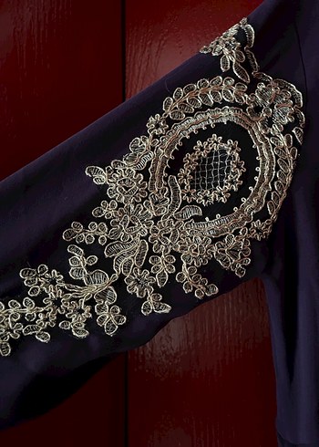 Uzun Kollu İşlemeli Siyah Gotik Kadın Elbisesi - Görsel 2