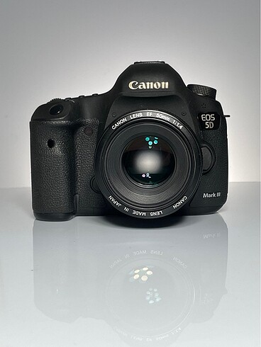 Canon 5d mark3 body 50mm f1.4 lens