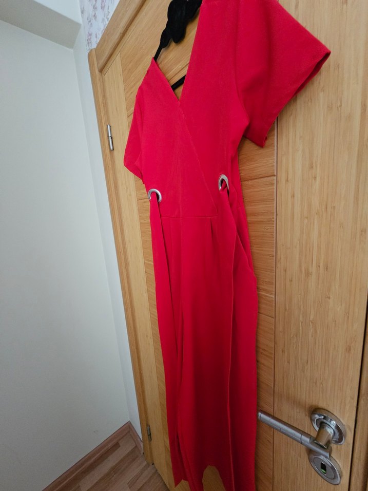 Kırmızı Kuşaklı Şık Elbise  Temiz ve Kullanışlı - Görsel 3