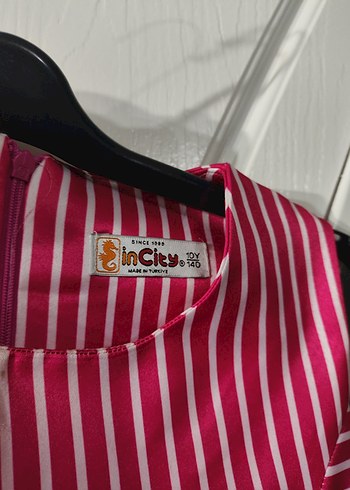 Pembe Çizgili Kolsuz Kız Elbisesi - Görsel 3