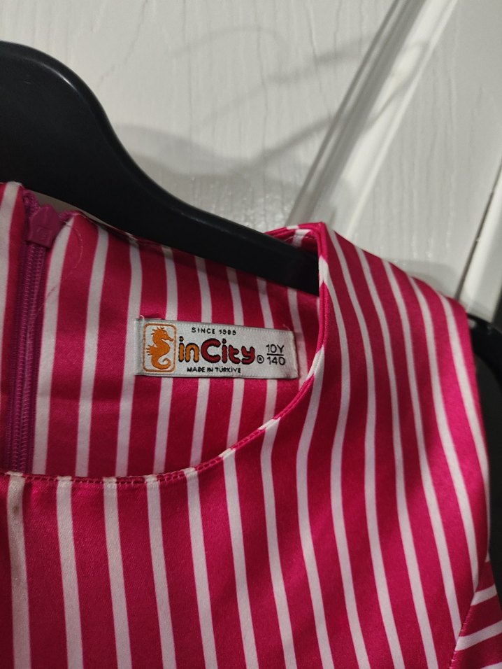 Pembe Çizgili Kolsuz Kız Elbisesi - Görsel 3