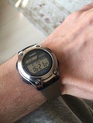 Beden gri Renk Casio dijital saat retro çelik unisex model