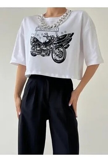 Kolyeli baskılı Tshirt