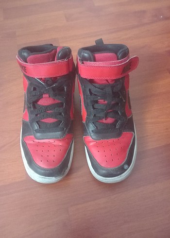 Nike Siyah Kirmizi Cocuk Spor Ayakkabi Rahat Ve Sik