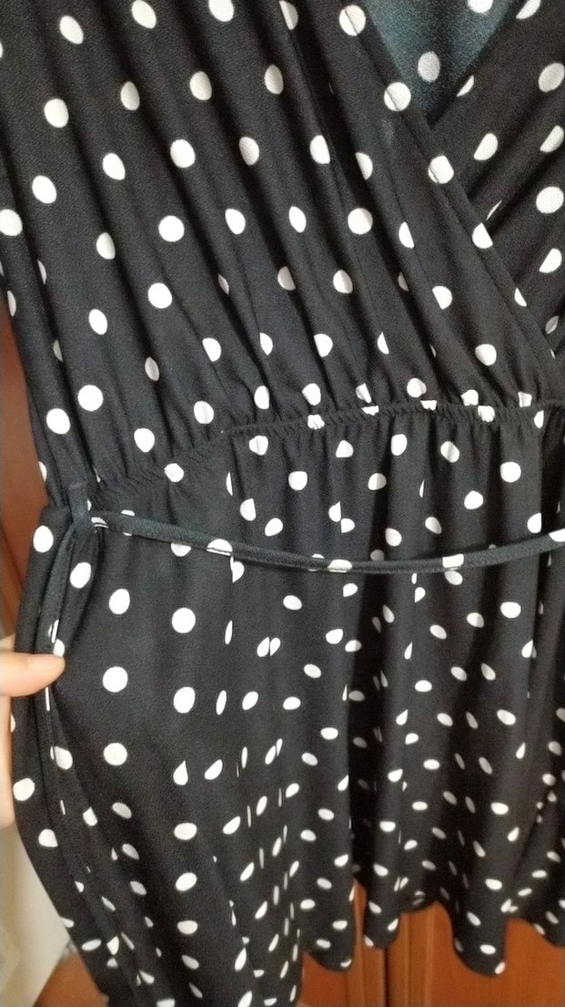 Puantiye Desenli Siyah Midi Elbise - Görsel 4