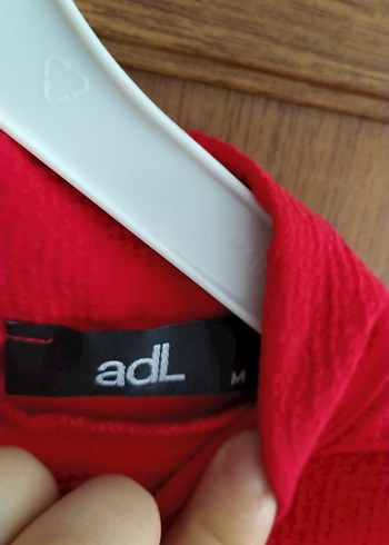 Adil Işık Kolsuz Yüksek Yaka Kırmızı Bluz