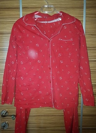 Cicekli pijama takimi