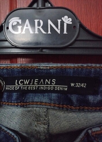 42 Beden mavi Renk Lcw Yırtık Detaylı Jean