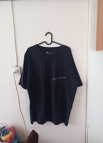 l Beden siyah Renk Skechers Orjinal Yeni Tshirt